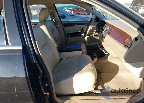 2008 Lincoln Town Car Signature L from USA, damaged, VIN 2LNHM85WX8X636193